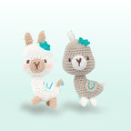 İki amigurumi lama bir arada