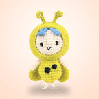 Yeşil amigurumi uğur böceği yakın plan
